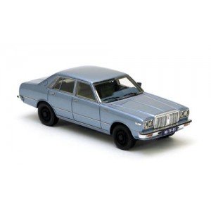 1/43 VOITURE MINIATURE DE COLLECTION Datsun 200L C230 bleue métallisé-1977-NEO44496